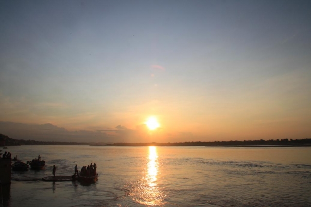 ガンジス河 バラナシ ガンジス河 バラナシ