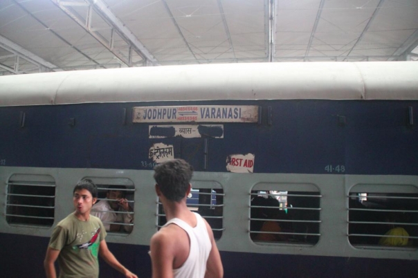 インド 電車 インド 電車