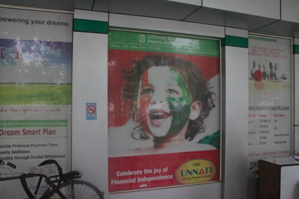 コーノートプレイスで映画、Delhi Billyを見る。