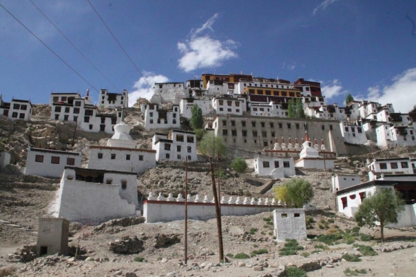 レー　ラダック　ティクセ