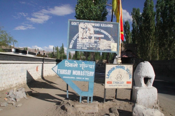 レー　ラダック　ティクセ