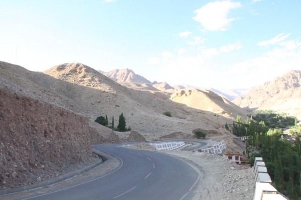 レー　バイク　ラダック