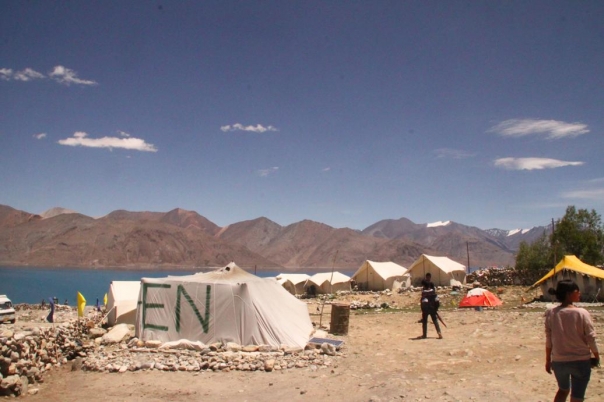 レー　パンゴンレイク　ラダック