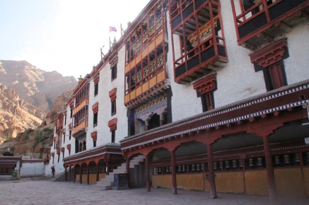 レー　バイク　ラダック