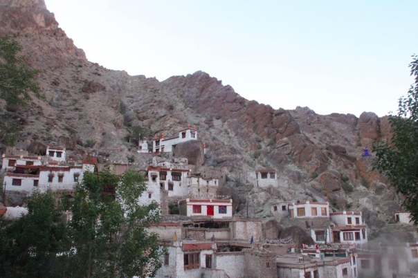 レー　バイク　ラダック