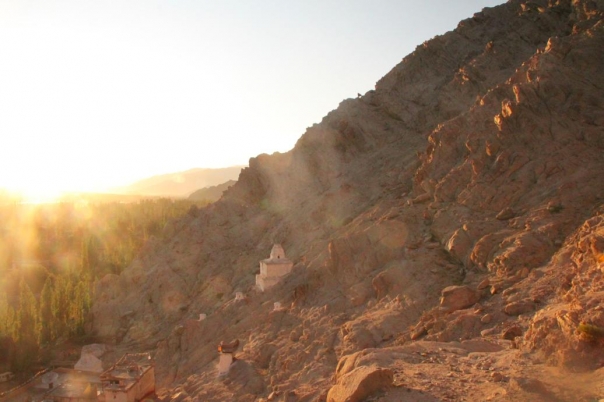 レー　バイク　ラダック