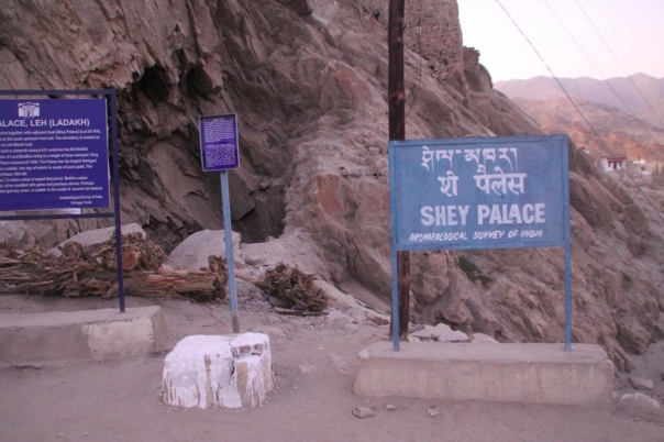 レー　バイク　ラダック