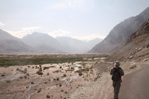 スコットランド人Alanとヌブラ谷を散策