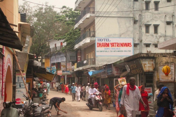 リシュケシュ2日目、朝ヨガをしてみる