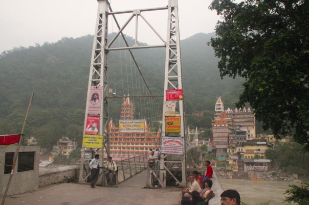 ヨガ　リシュケシュ　インド