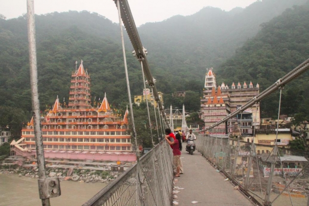 ヨガ　リシュケシュ　インド